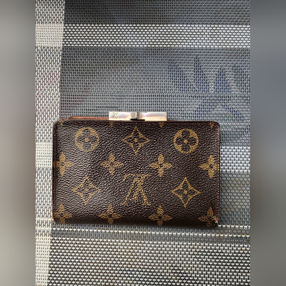 🔥BUNDLE 3 Authentic LOUIS VUITTON Wallets 🔥Great deal! Don't miss this chance! - Picture 12 of 16